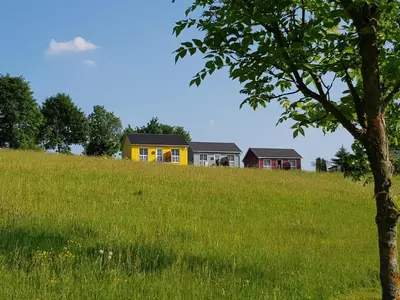 Das Gebäude in dem sich das Ferienhaus befindet
