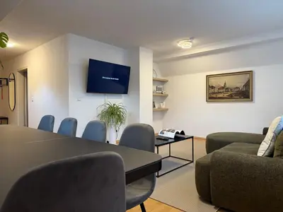 TV/Unterhaltungsangebot in der Unterkunft Modernes Familienapartment mit Parkplatz nahe Großer Garten