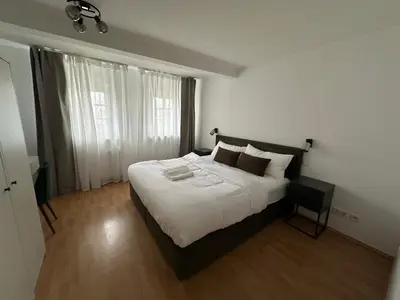 Ein Bett oder Betten in einem Zimmer der Unterkunft Modernes Familienapartment mit Parkplatz nahe Großer Garten