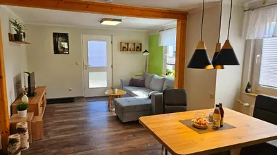 Ein Sitzbereich in der Unterkunft Ferienwohnung Lindenbaum