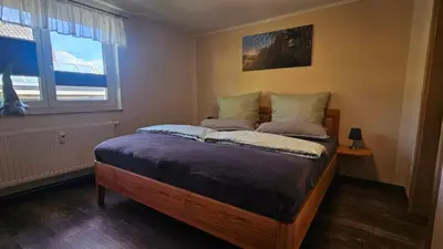 Ein Bett oder Betten in einem Zimmer der Unterkunft Ferienwohnung Lindenbaum