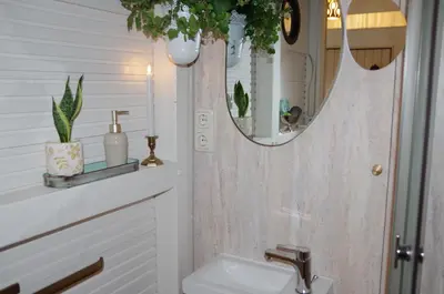 Ein Badezimmer in der Unterkunft Ferienhaus Tinylausitz mit Kamin und Sauna