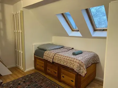 Ein Bett oder Betten in einem Zimmer der Unterkunft Rim Ferienwohnung in Lauchhammer Dachgeschoss 100 qm