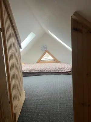 Ein Bett oder Betten in einem Zimmer der Unterkunft Rim Ferienwohnung in Lauchhammer Dachgeschoss 100 qm