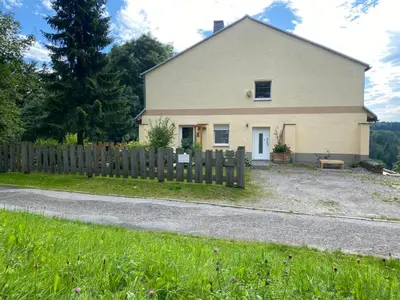Das Gebäude in dem sich die Ferienwohnung befindet