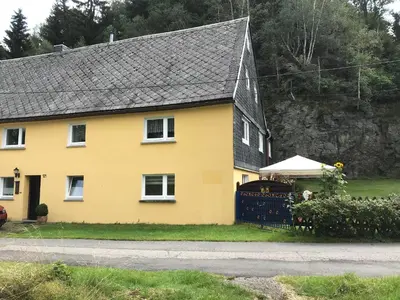 Das Gebäude in dem sich die Ferienwohnung befindet
