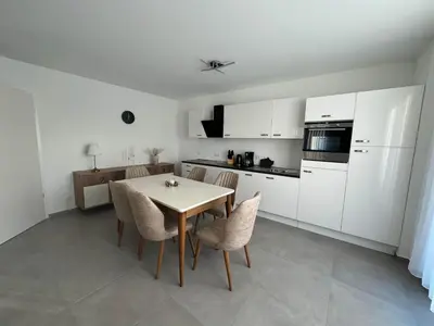 Küche/Küchenzeile in der Unterkunft KoschenOase Wohnung mit Seeblick 4 Personen