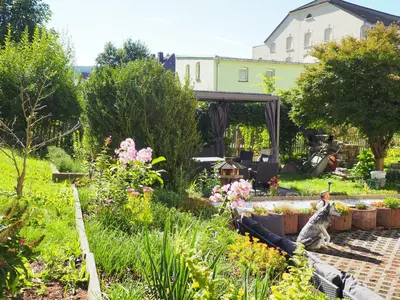 Ein Garten an der Unterkunft Piroska Pension
