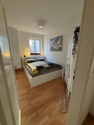 Ein Bett oder Betten in einem Zimmer der Unterkunft 2-room apartment in Dresden's Neustadt