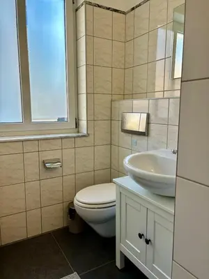 Ein Badezimmer in der Unterkunft 2-room apartment in Dresden's Neustadt