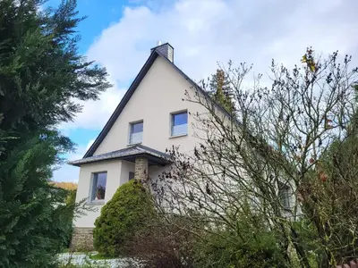 Das Gebäude in dem sich das Ferienhaus befindet