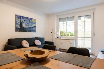 Ein Sitzbereich in der Unterkunft Cityapartment mit großem Balkon am Stadtpark- DisneyPlus und 300mbs Internet