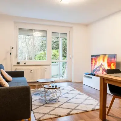 Cityapartment mit großem Balkon am Stadtpark- DisneyPlus und 300mbs Internet