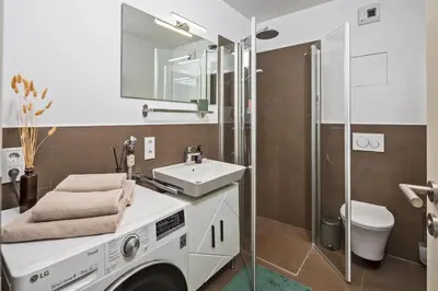 Ein Badezimmer in der Unterkunft Stylishes Apartment für 4 mit Küche nahe Altstadt