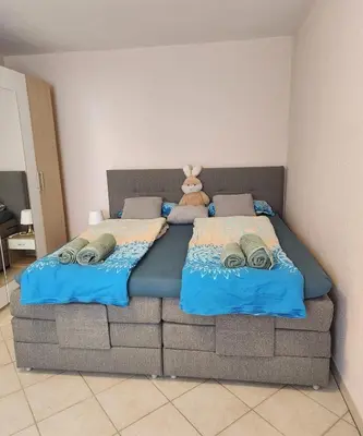 Ein Bett oder Betten in einem Zimmer der Unterkunft SJ Apartment