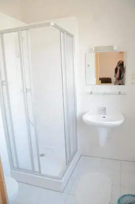 Ein Badezimmer in der Unterkunft Bahnhotel Dippoldiswalde
