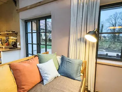 Ein Sitzbereich in der Unterkunft Chalet Glamping in der Orangerie by Interhome
