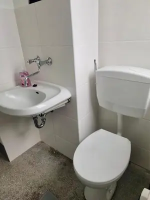 Ein Badezimmer in der Unterkunft 5 Betten Monteurwohnung in Zeithain