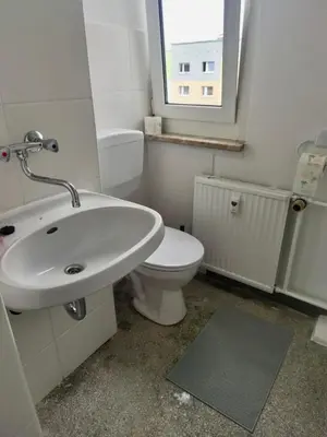 Ein Badezimmer in der Unterkunft 5 Betten Monteurwohnung in Zeithain