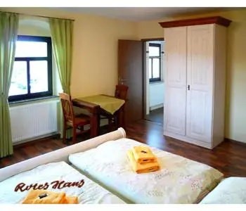Ein Bett oder Betten in einem Zimmer der Unterkunft Pension Rotes Haus