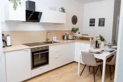 Küche/Küchenzeile in der Unterkunft Ferienwohnung Bastei mit Stellplatz im Zentrum