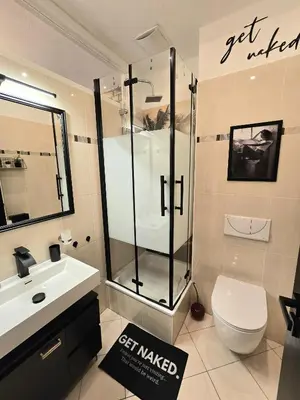 Ein Badezimmer in der Unterkunft Einmaliges City Apartment über den Dächern der Neustadt - Fifty Shades of Green