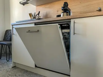 Küche/Küchenzeile in der Unterkunft Homely Apartments Parkplatz Wlan Küche Altstadt-SBahn-DD Zentral