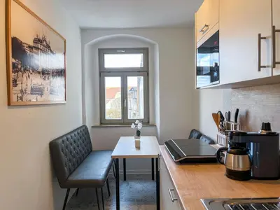 Küche/Küchenzeile in der Unterkunft Homely Apartments Parkplatz Wlan Küche Altstadt-SBahn-DD Zentral