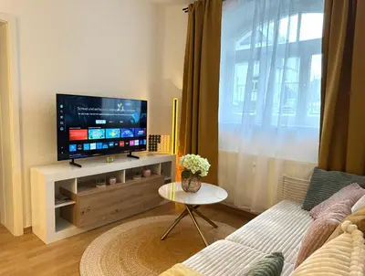 TV/Unterhaltungsangebot in der Unterkunft NewCityHome - Dresden - 3 Zi - Garden Apartment Flora - Urban