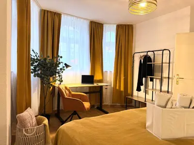 Ein Bett oder Betten in einem Zimmer der Unterkunft NewCityHome - Dresden - 3 Zi - Garden Apartment Flora - Urban