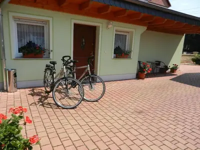 Radfahren an der Unterkunft Idyllisches Ferienhaus für Zwei oder in der Nähe