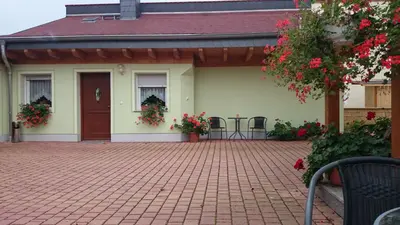 Das Gebäude in dem sich die Ferienwohnung befindet