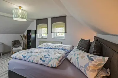 Ein Bett oder Betten in einem Zimmer der Unterkunft Dreiseitenhof in ruhiger Lage Haus Gottfriede