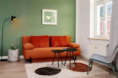 Ein Sitzbereich in der Unterkunft schickes Apartment 5 min vom Hbf der Kulturhauptstadt 2025