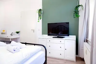 TV/Unterhaltungsangebot in der Unterkunft schickes Apartment 5 min vom Hbf der Kulturhauptstadt 2025