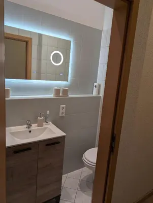 Ein Badezimmer in der Unterkunft Helle Ferienwohnung Schloßchemnitz - New Apartment