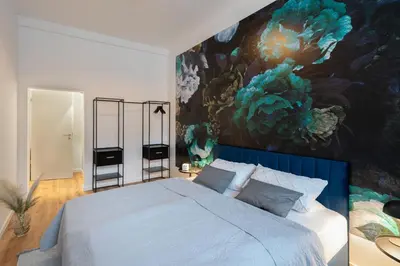 Ein Bett oder Betten in einem Zimmer der Unterkunft ANER2 STYLISCHE Ferienwohnung mit Sauna in Dresden Weißer Hirsch