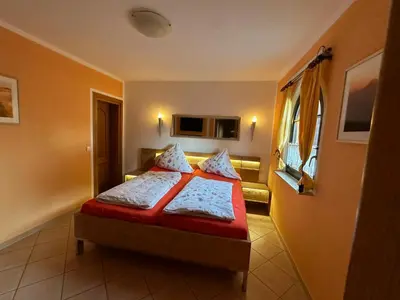 Ein Bett oder Betten in einem Zimmer der Unterkunft Ferienwohnung Liliensteinblick