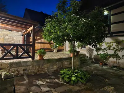 Ein Garten an der Unterkunft Friedrichs Kleines Haus