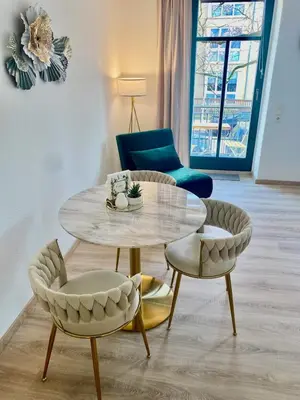 Ein Sitzbereich in der Unterkunft Stilvolles City-Apartment Dresden-Cotta mit Balkon