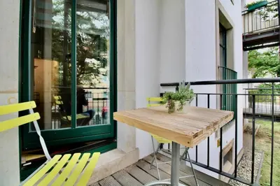 Ein Balkon oder eine Terrasse in der Unterkunft Stilvolles City-Apartment Dresden-Cotta mit Balkon