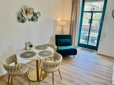 Ein Sitzbereich in der Unterkunft Stilvolles City-Apartment Dresden-Cotta mit Balkon