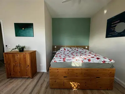 Ein Bett oder Betten in einem Zimmer der Unterkunft Ferienwohnung Dahlen mit familienfreundlichem Garten