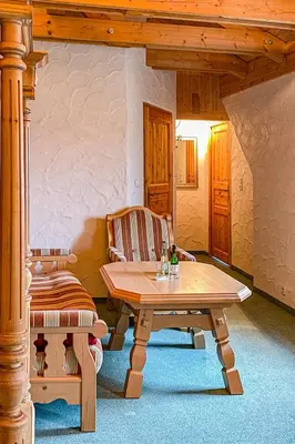 Ein Sitzbereich in der Unterkunft Hotel Olbernhau mit Sauna - Kleines Landhotel zur Ofenschenke