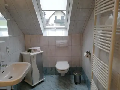 Ein Badezimmer in der Unterkunft Ferienwohnung Familie Günther Warmbad