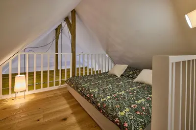 Ein Bett oder Betten in einem Zimmer der Unterkunft Kleinod am Blauen Wunder
