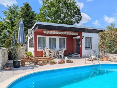 Der Swimmingpool an oder in der Nähe von Idyllisches Ferienhaus mit Pool, Blick und großem Grundstück