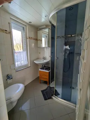 Ein Badezimmer in der Unterkunft Idyllisches Ferienhaus mit Pool, Blick und großem Grundstück