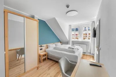 Ein Bett oder Betten in einem Zimmer der Unterkunft Hotel Friedrichstadt