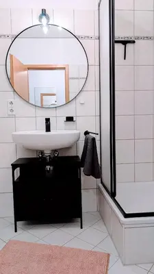 Ein Badezimmer in der Unterkunft Compact Nordic Nest, WLAN, E Roller, SmartTV, Waschtrockner